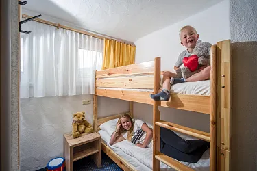 1_haus_tirol_badhausweg_19_brixen_stockbettzimmer_klein.jpg