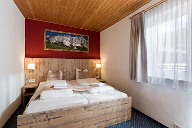 haus_tirol_comfort_vierbettzimmer_zimmer_10_3.jpg